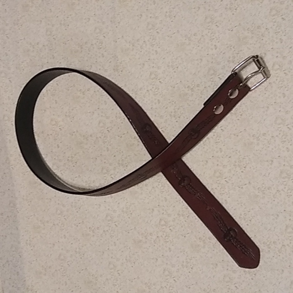 Belt with skulls with angel wings